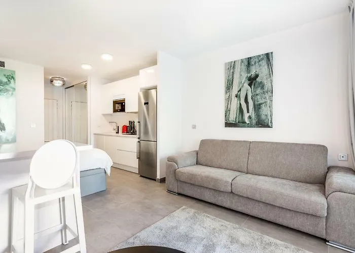 Exclusive, Contemporary Studio in Puerto Banus Gardens